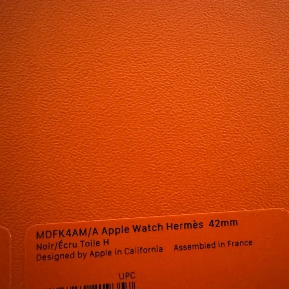 Apple Watch Hermès - 42mm Noir/Écru Toile H Single Tour NEW - Picture 3 of 9